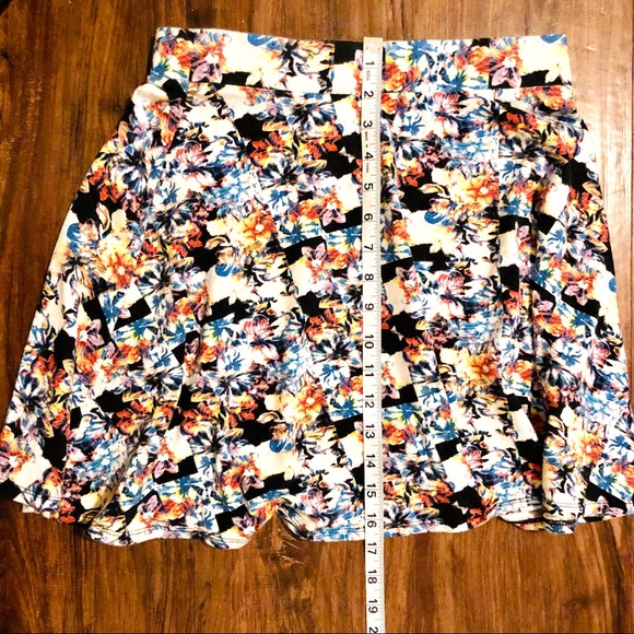 Floral and checkered Skater Skirt - Picture 6 of 7